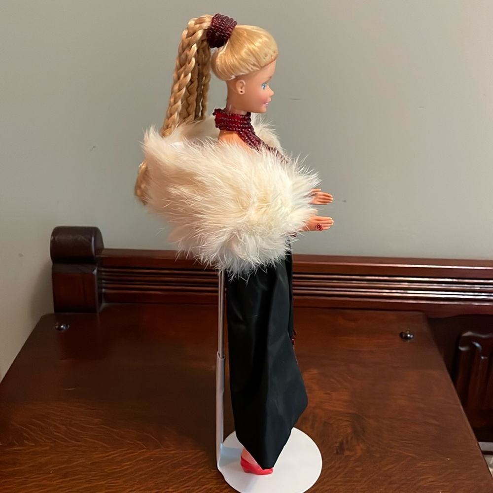 1980s Barbie wearing handmade outfit with real fur. - Picture 7 of 16